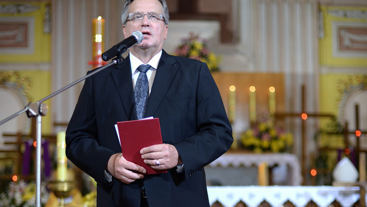 Wyjaśnienie incydentu, do jakiego doszło podczas wizyty Bronisława Komorowskiego w Łucku na Ukrainie, leży po stronie ukraińskich służb porządkowych - poinformowała Kancelaria Prezydenta. Samo nieprzyjemne wydarzenie skomentował też prezydent.