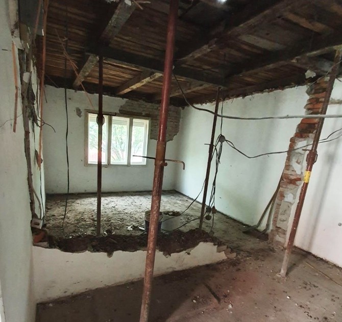 Evo kuće u demoliranoj fazi, pre nego što je kompletno renovirana