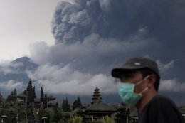 Flights canceled, tens of thousands evacuated after massive Bali volcano erupts