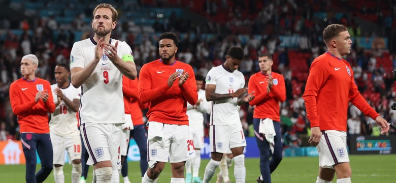 Burza po geście piłkarzy reprezentacji Anglii [WIDEO]