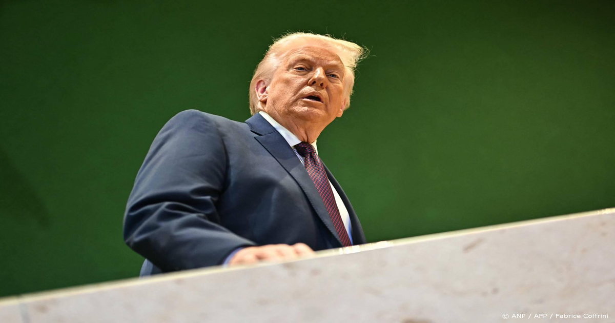 Trump-haalt-uit-naar-Bad-Bunny-en-Green-Day-en-blijft-weg-van-Super-Bowl