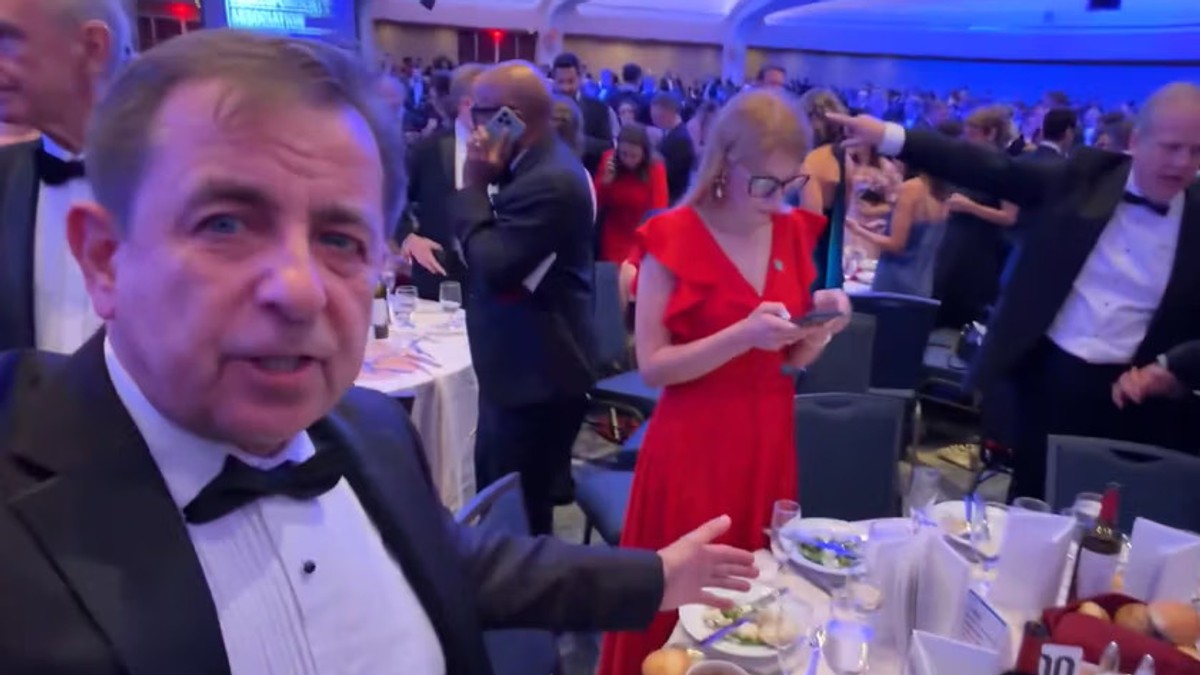 Poljski novinar sedeo blizu Trampovog stola u trenutku pucnjave