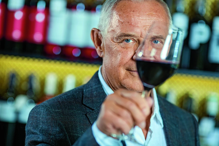 Marek Kondrat zwiedził winnice na całym świecie. Owocem tej pasji jest Misja Wino – specjalna komórka w jego firmie, która organizuje wyprawy do winnic.