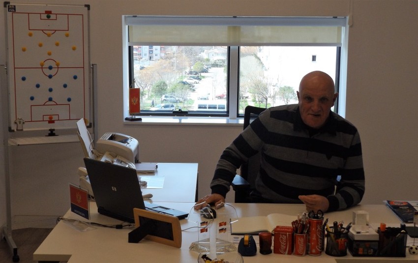 Žarko Vukčević, nekadašnji fudbaler Budućnosti, koji je poveo ekipu i putnike u slobodu 