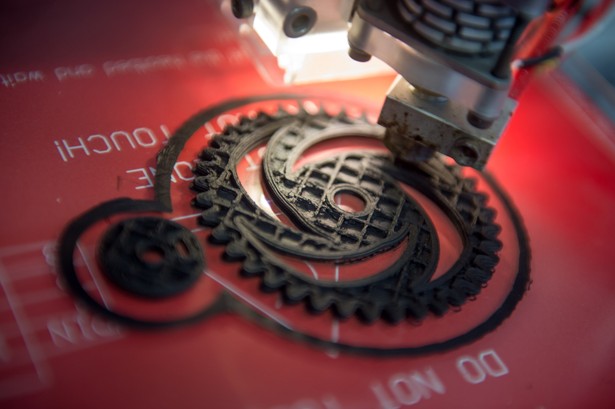 Spółka Centrum Druku 3D, najemca Łódzkiego Inkubatora Technologicznego, zaprezentował możliwości druku 3D z użyciem, jako surowca do druku, nowatorskiego kompozytu z zawartością grafenu. (gm/mr) PAP/Grzegorz Michałowski.