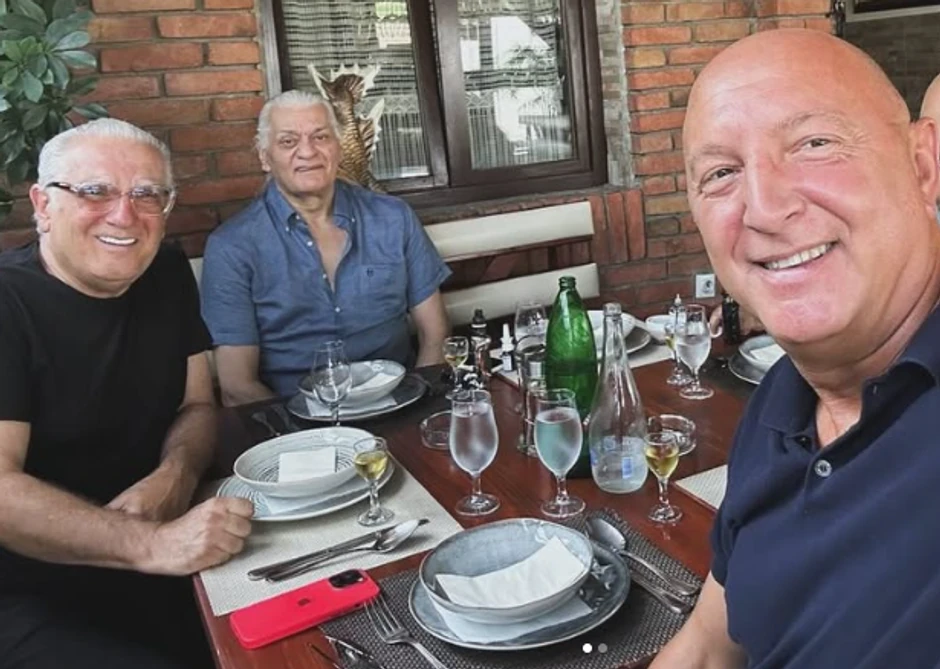 Endži Mavrić sa kolegama pevačima