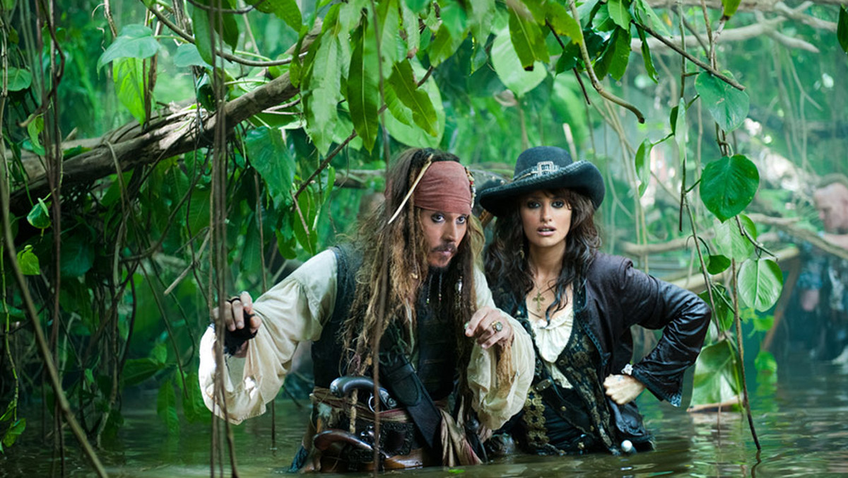 Po tym, gdy świat obiegły informacje, że w kolejnej części "Piratów z Karaibów" nie zobaczymy już Johnny'ego Deppa, teraz zaczęto mówić o tym, jakoby w głównej roli kultowej serii miała wystąpić kobieta - piratka Redd. Jeden z portali typuje do nowej bohaterki znaną z "Gwiezdnych wojen" Daisy Ridley.
