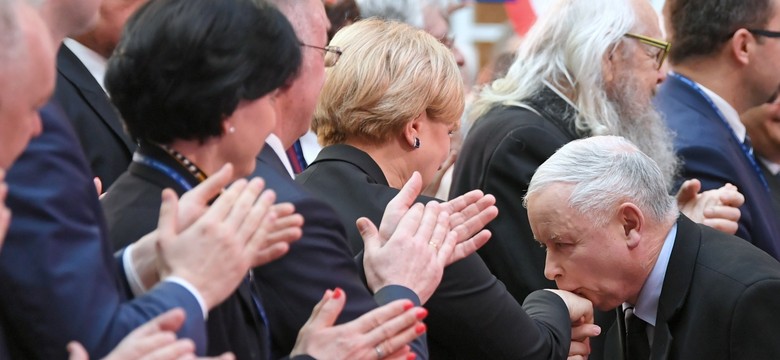 Kaczyński: Od dzisiaj nie będziemy mówili o "piątce PiS", a "piątce plus"