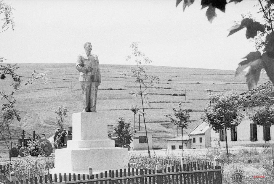 Pomnik Józefa Stalina, Ustrzyki Dolne