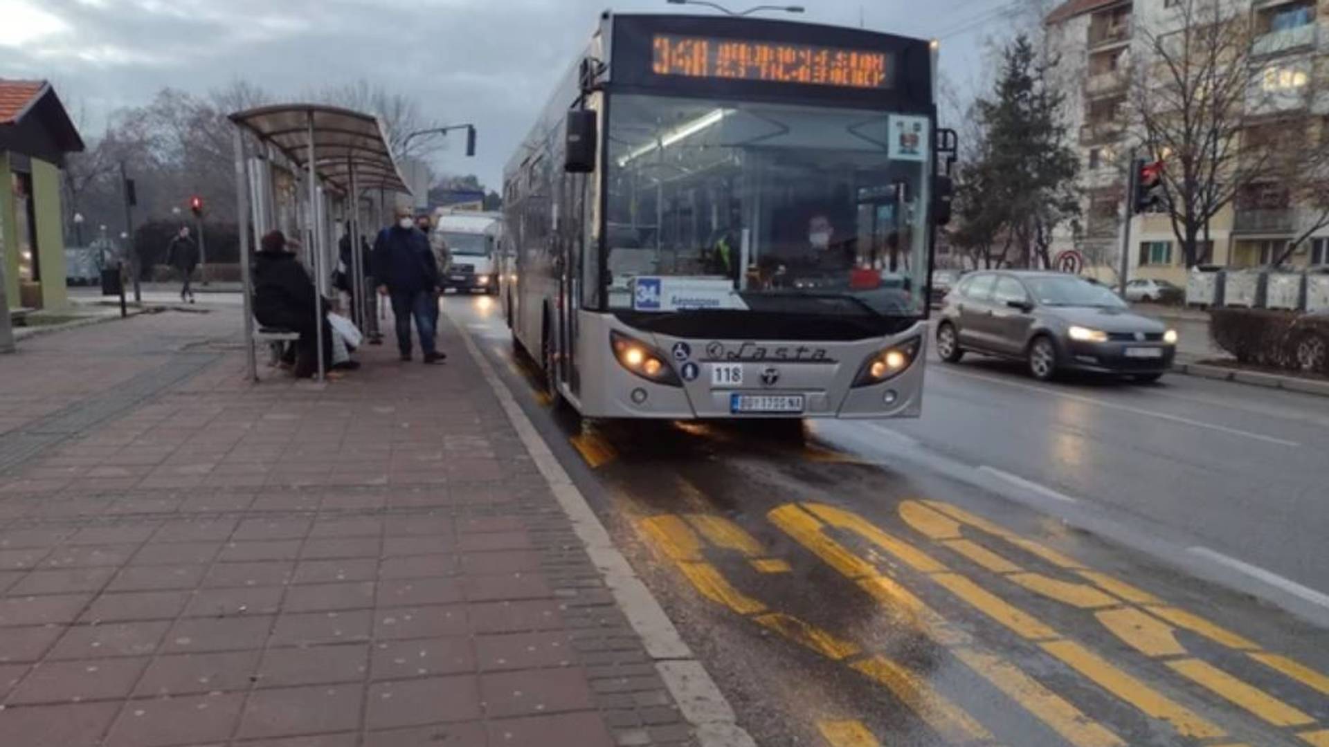 Nišlije ponovo u strahu: Manijak prišao maloletnoj devojčici dok je čekala autobus i postavio pitanje od koga se okreće stomak