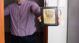 Minimalna krajowa poza zasięgiem komornika. Coraz więcej Polaków korzysta z luki