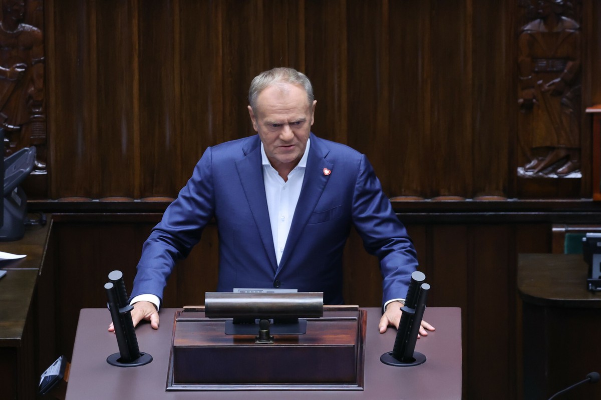 Nowy sondaż partyjny. KO ucieka PiS-owi