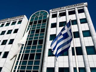 grecka flaga na tle giełdy