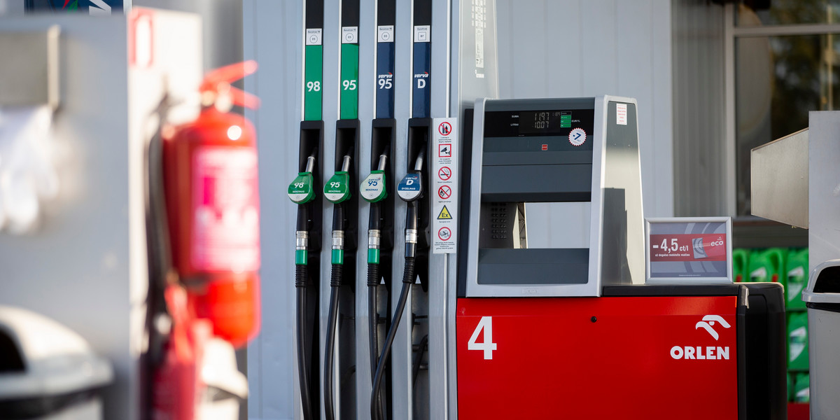 Od początku roku obniżki na stacjach paliw PKN ORLEN przekroczyły już 90 groszy na litrze benzyny 95 i ponad 1 złoty na litrze ON.  Było to możliwe także dzięki optymalizacji produkcji i dywersyfikacji źródeł dostaw. 