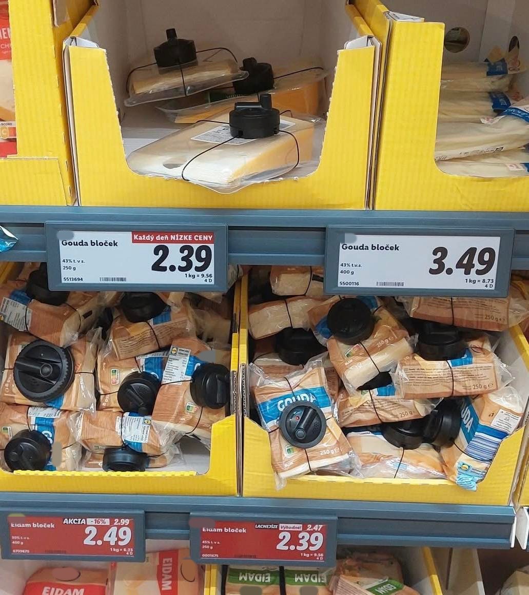 Takáto ochrana proti krádeži je realitou aj v slovenských obchodoch. 