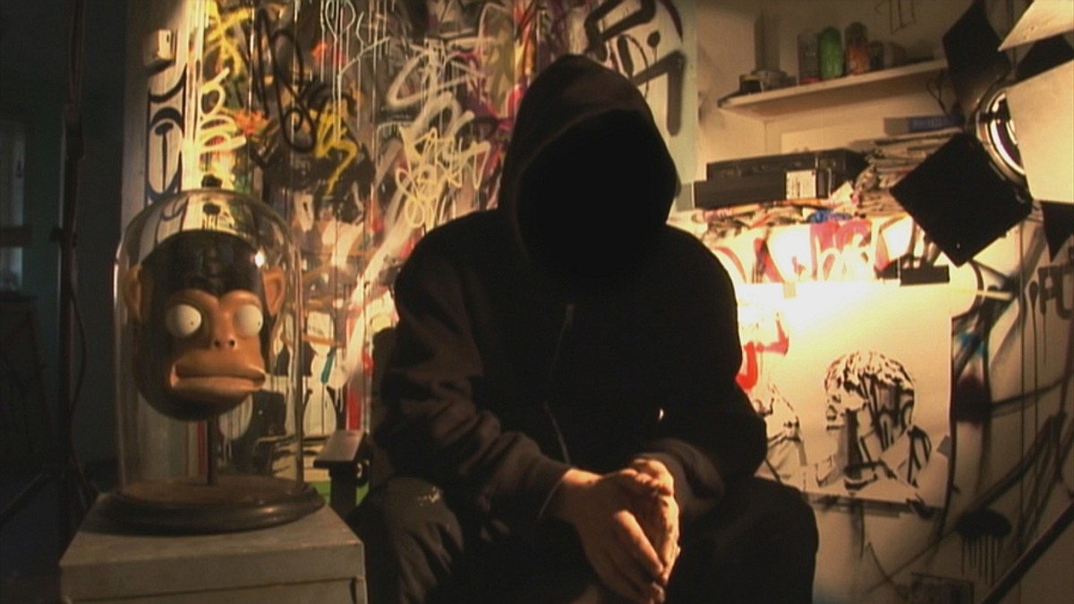 Banksy, kadr z filmu "Wyjście przez sklep z pamiątkami". fot. bloomberg