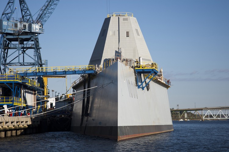 USS Zumwalt to prototypowy niszczyciel nowej generacji typu DDG-1000. Jego budową zajmował się koncern General Electric w stoczni Bath Iron Works. Nowa jednostka jest największym w historii okrętem tej klasy budowany dla US Navy.