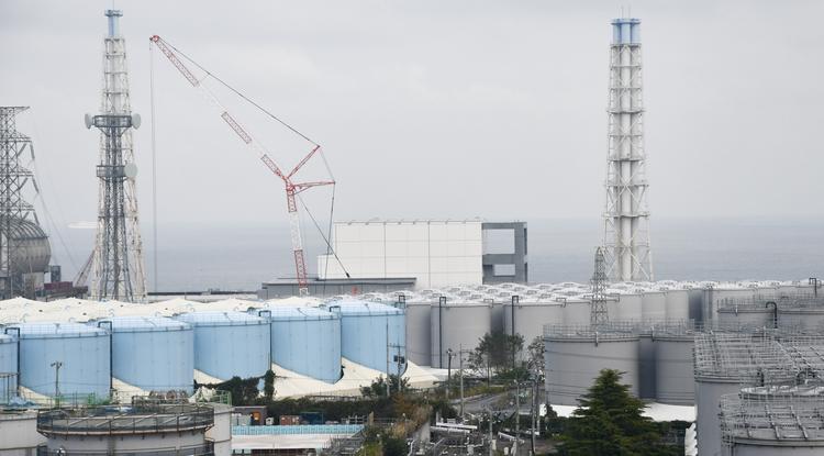 Óriási tartályokban várja az óceánba engedést a radioaktív szennyezéstől megtisztított víz Fukusimában