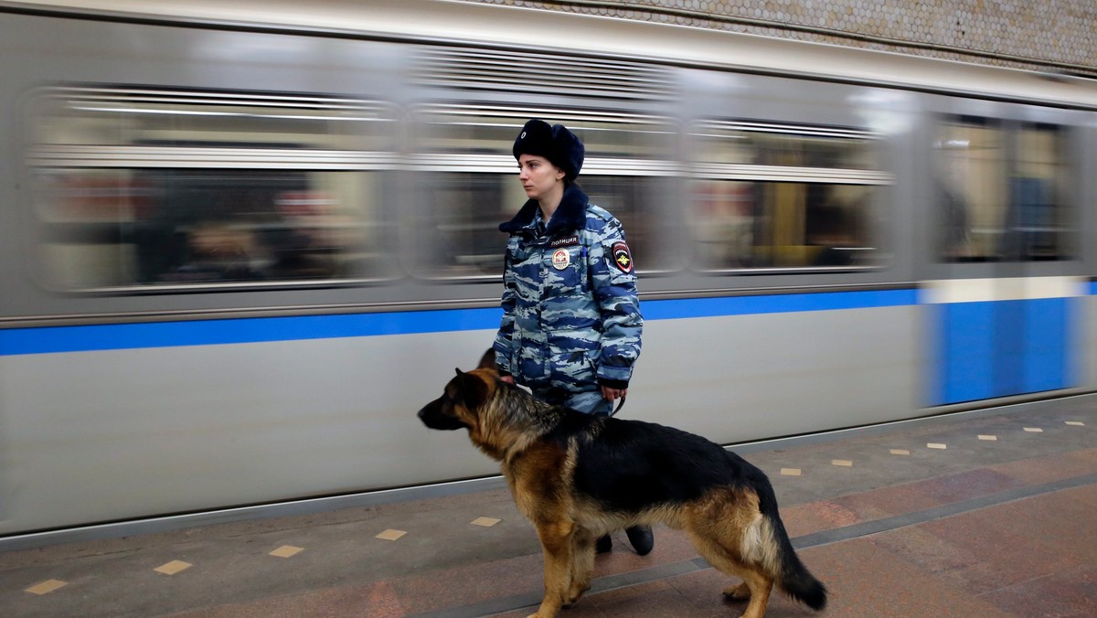 Sześciu pochodzących z Azji Środkowej mężczyzn zatrzymano w Petersburgu - są podejrzani o werbowanie ludzi do dokonywania przestępstw o charakterze terrorystycznym, lecz nie ma danych o ich powiązaniach z terrorystą z petersburskiego metra.