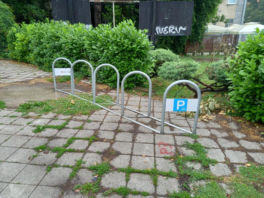 Držači premešteni na ugao Bulevara Mihajla Pupina i Modene