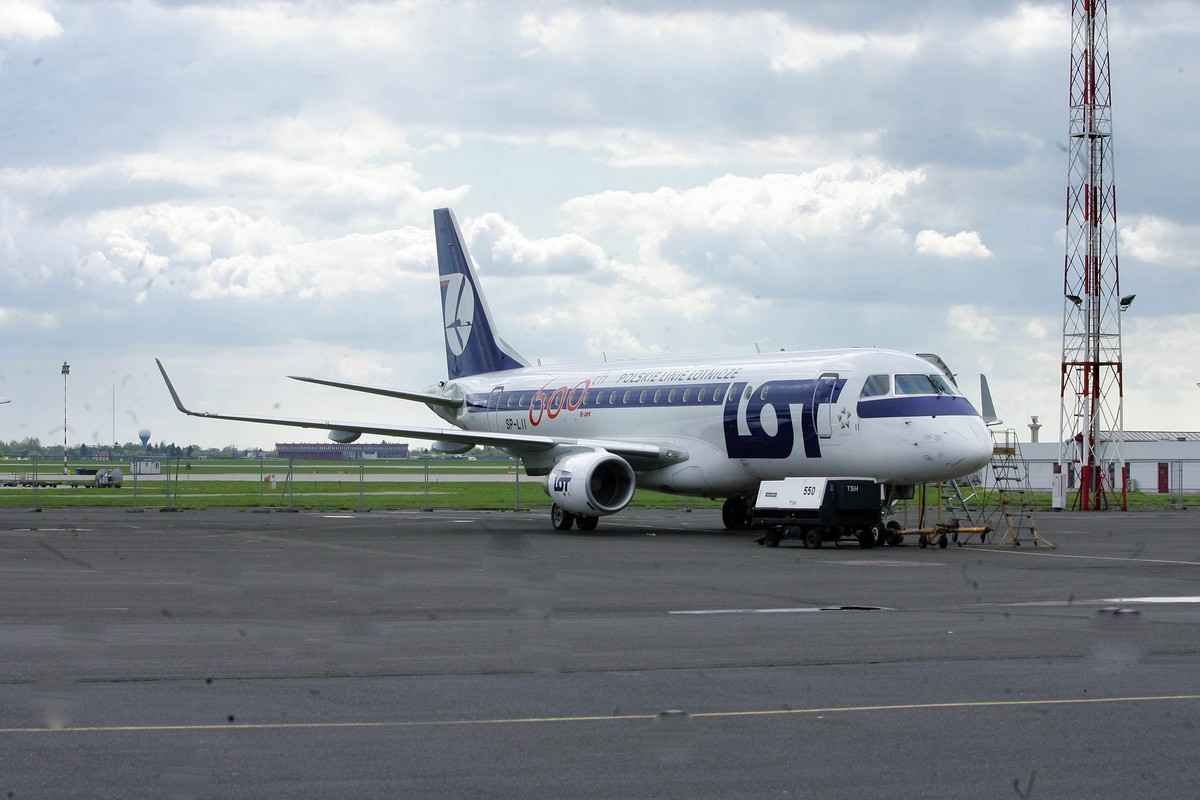 Embraer 175