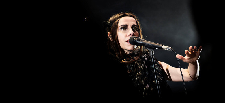 PJ Harvey w Warszawie: czasy są niepewne, sytuacja jest napięta