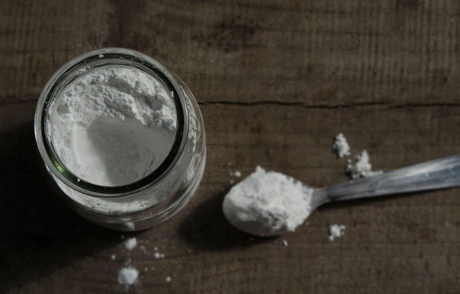 Da bi dodavanje sode bikarbone u testo imalo efekta, neophodna joj je kisela komponenta