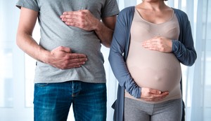 Kuvada sindrom je pojava kod koje muškarac razvija simptome slične trudnoći svoje partnerke