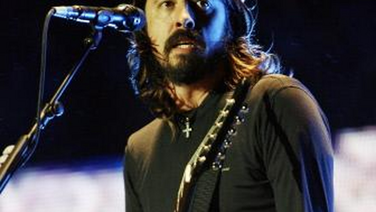 Dave Grohl wyrzucił fana z koncertu Foo Fighters.