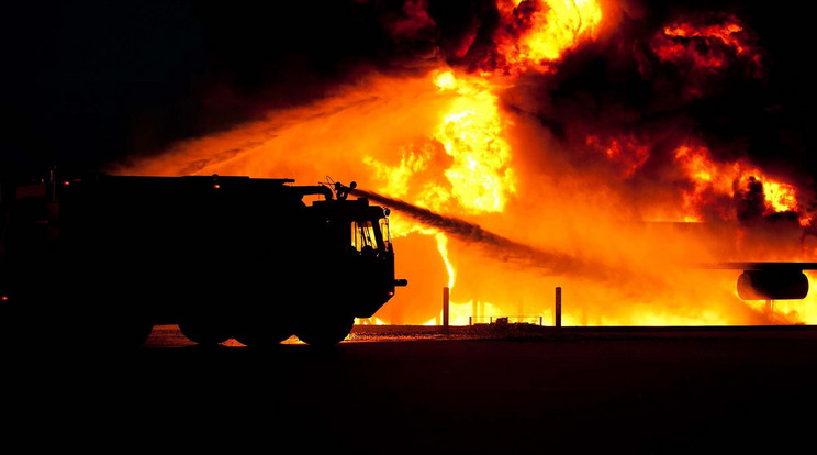 Tollat ragadtak a tűzoltók a tűzgyújtási tilalom miatt / Illusztráció: pixabay.com 