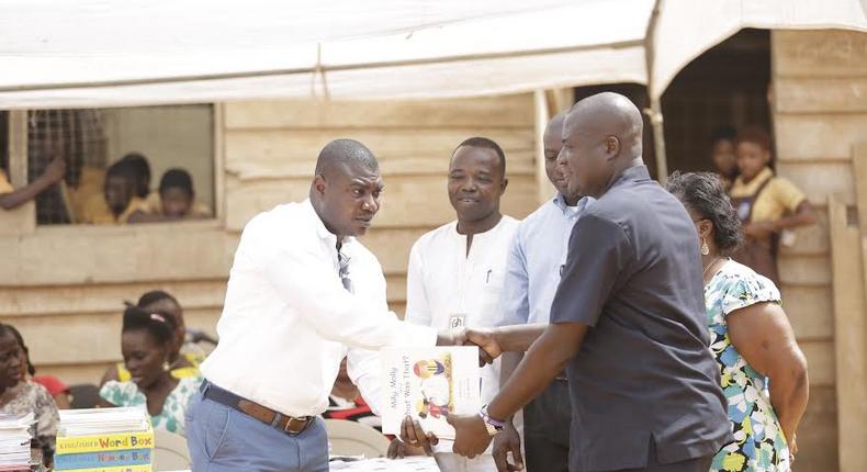 Sam Sarpong (Left) Sales & Distribution Director –Airtel Ghana handing over the books to Mr. Noah Ayisi (Right), Headmaster of the school