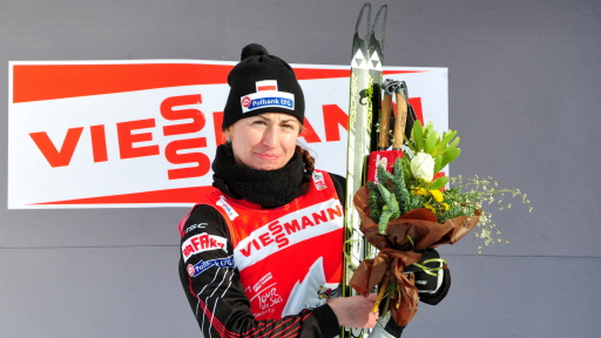 Justyna Kowalczyk zajęła we włoskim Dobbiaco trzecie miejsce w biegu sprinterskim techniką dowolną, który stanowił szósty etap Tour de Ski. Wygrała Norweżka Marit Bjoergen. Polkę wyprzedziła o 2,2 s. Druga była Amerykanka Kikkan Randall - 0,5 s straty.