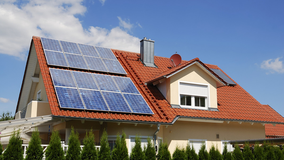 Blisko 63 mln zł wyniesie unijne dofinansowanie montażu kolektorów słonecznych na budynkach mieszkalnych oraz obiektach użyteczności publicznej w 19 gminach województwa mazowieckiego. Całkowita wartość inwestycji przekracza 94,2 mln zł.