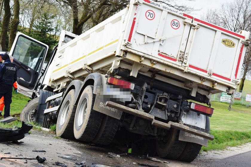 Wypadek pod Głogowem. Dwie osoby zostały ranne