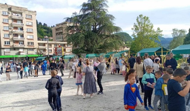 Humanitarni "Slatki bazar" u Prijepolju za malu Danicu Dučić