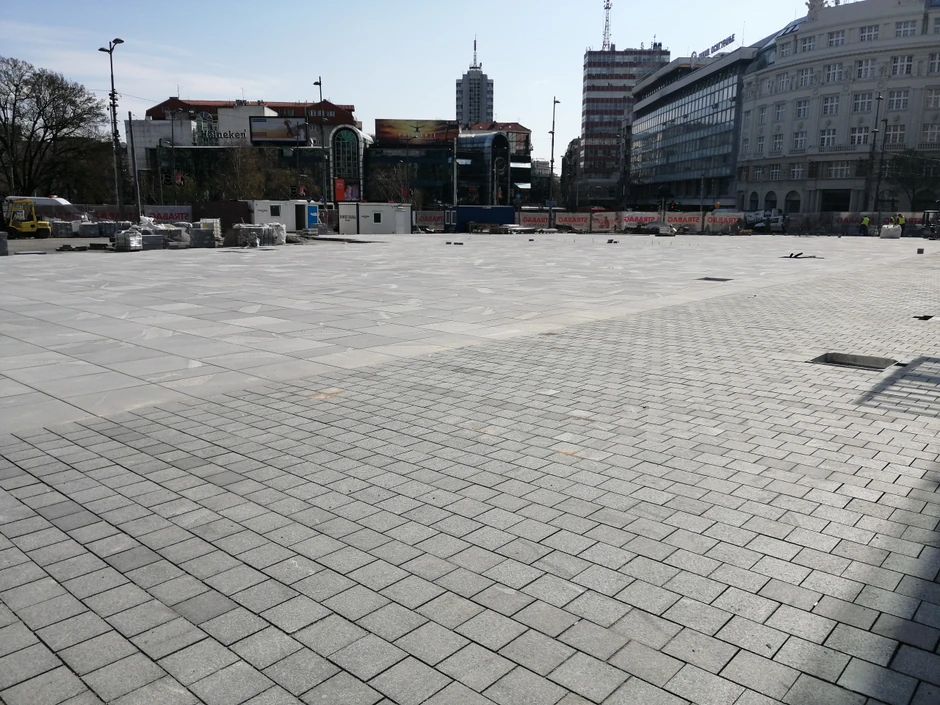 Popločavanje Trga republike