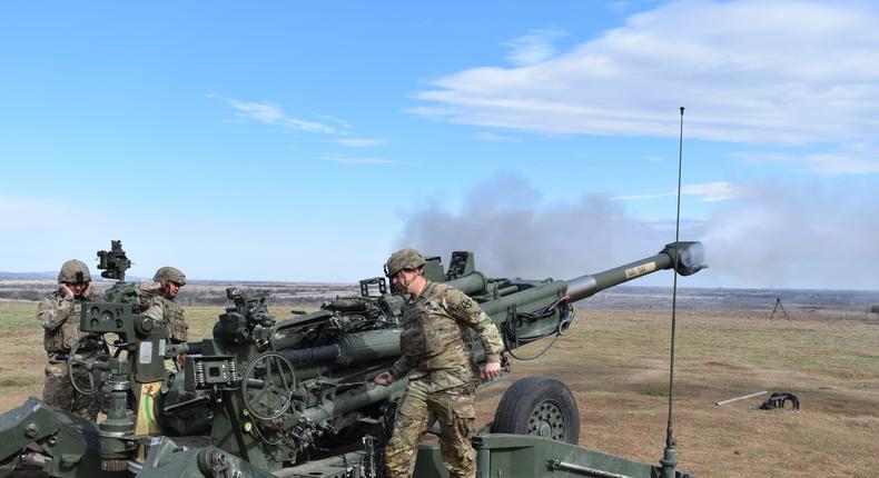 US Army soldiers fire the M777.Jake Epstein/Business Insider