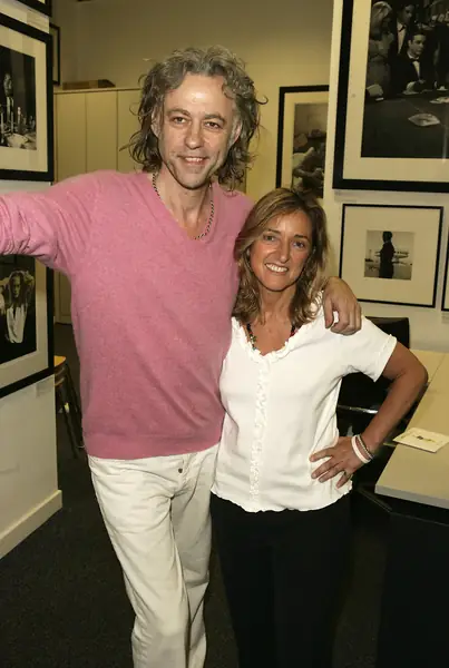 Sir Bob Geldof oraz pielęgniarka Claire Bertschinger, która zainspirowała artystę do pracy nad koncertem charytatywnym Live Aid / Dave Hogan, Getty Images