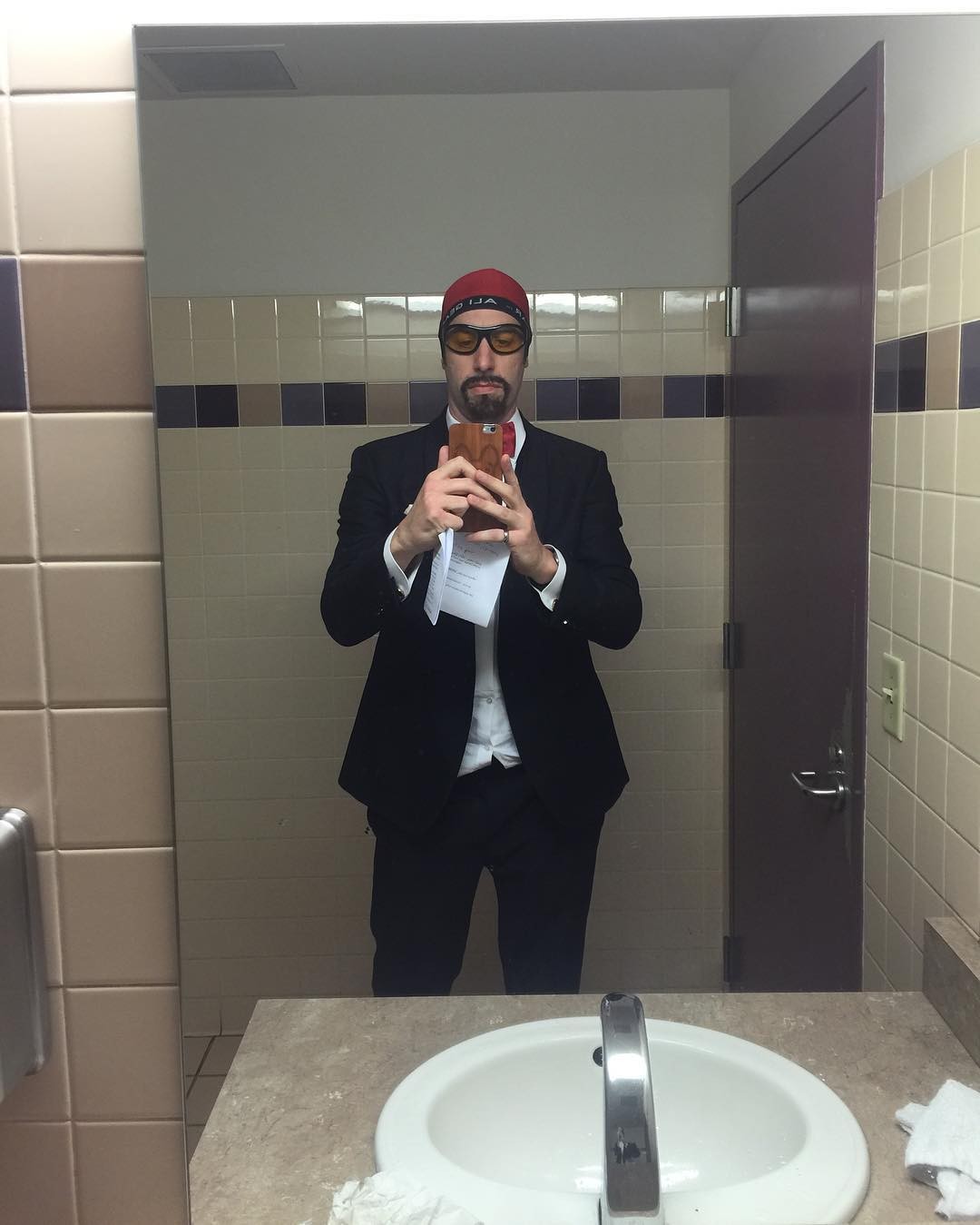 Anglický herec a komik Sacha Baron Cohen ako filmová postava Ali G. 