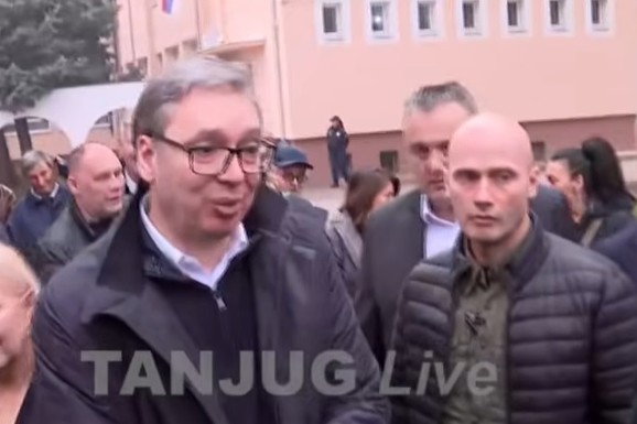 Vučić obilazi uslužni centar za legalizaciju po programu "Svoj na svome" u Gadžinom Hanu