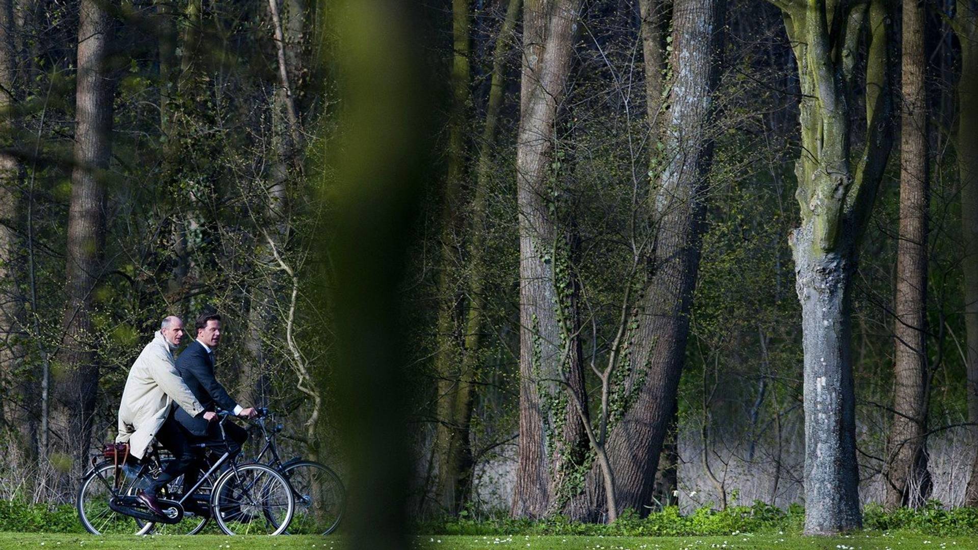 Zašto nismo svi tako kul kao holandski premijer na biciklu