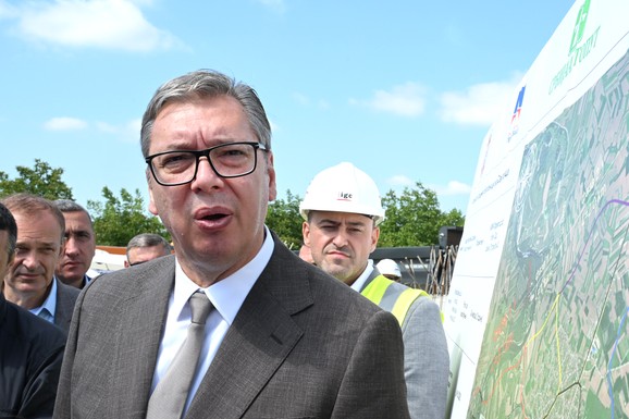 "BUDUĆNOST ZA MLADE JE DUALNO OBRAZOVANJE!" Vučić u Svilajncu: "Imaće posao u svakom trenutku, sve više kompanija traži takvu podršku"