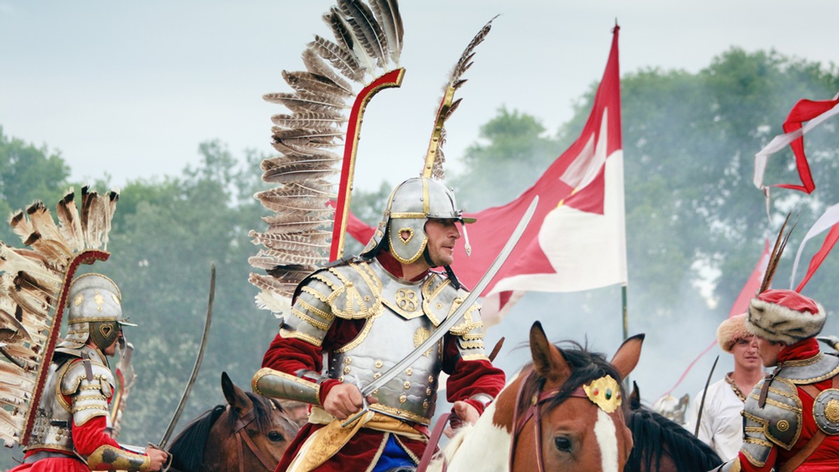 Bez wątpienia jest jednym z historycznych symbolów Polski. Co warto o niej wiedzieć? Jakie ciekawostki łączą się z tą wyjątkową formacją wojskową? Przyjrzyjmy się bliżej polskiej husarii.