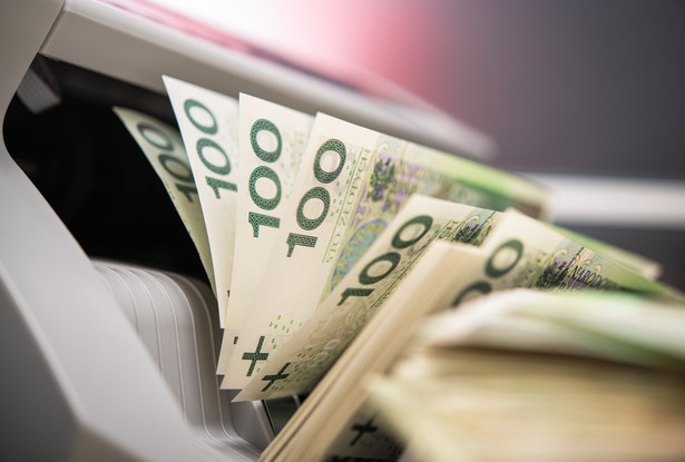 Przeciętne wynagrodzenie spadło w II kw. GUS podał kwotę