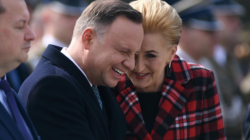 Para prezydencka chichocze pod Grobem Nieznanego Żołnierza. Agata Duda aż się popłakała