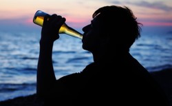 Piwo pod chmurką ostrzej karane? To niegłupi pomysł [OPINIA]