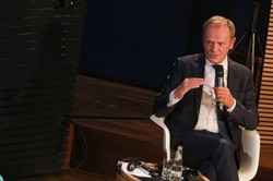 Tusk wróci do polskiej polityki? KOMENTARZ Schetyny
