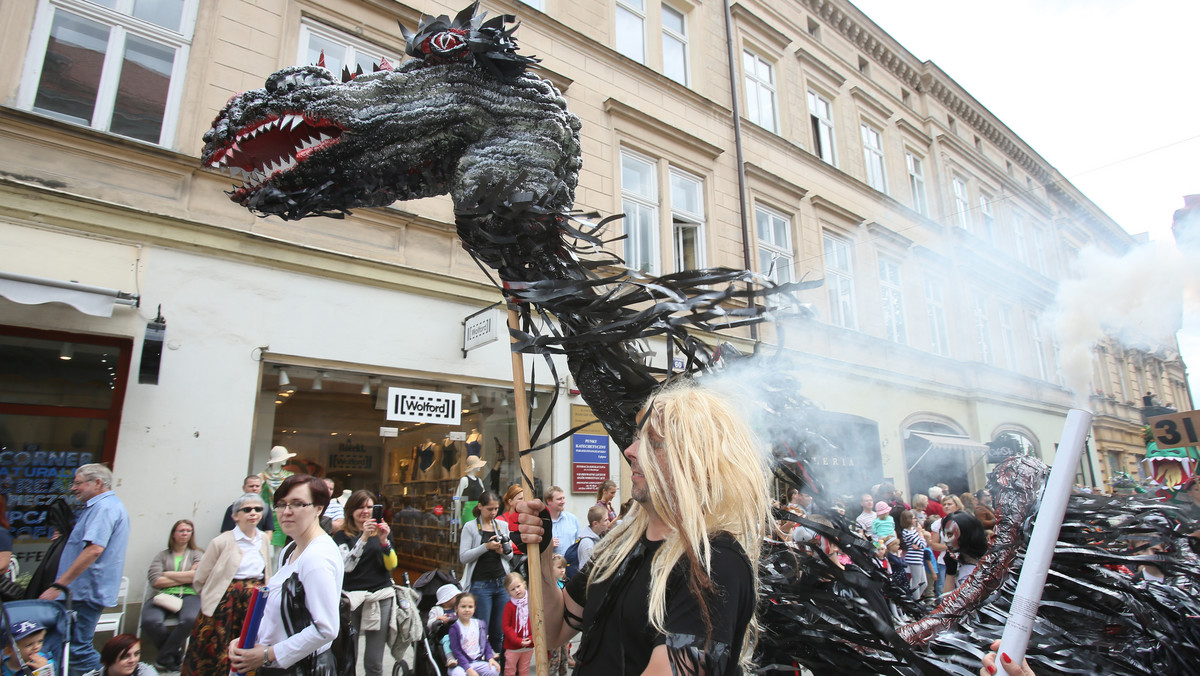 Blisko 50 smoków z różnych miejsc Polski prezentowało się w Krakowie podczas 14. Wielkiej Parady Smoków. Jej motywem przewodnim była tradycja i kultura ludowa.