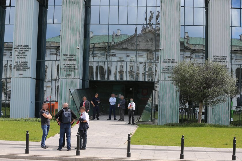 Groza w Warszawie. Ewakuowano Sąd Najwyższy i IPN