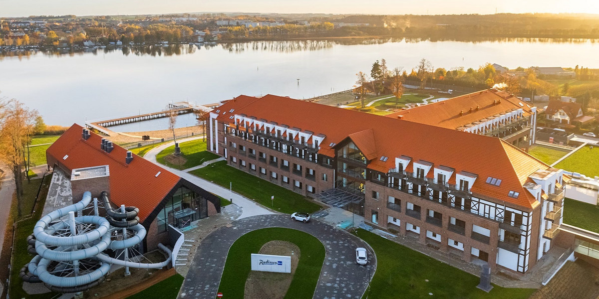 Radisson Blu Resort Ostróda jest malowniczo położony nad samym jeziorem
